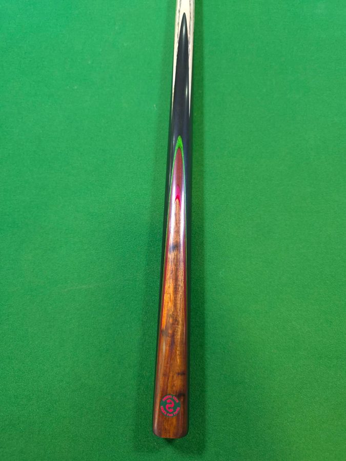 A green, red and black splice cue with a Dragon Cues badge